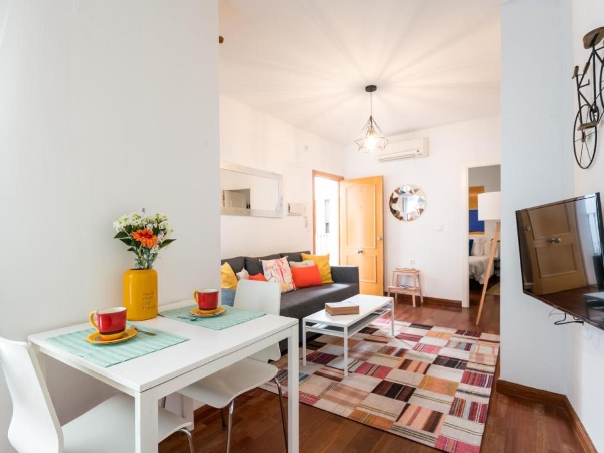 Holi-Rent Santa Marina Apartment Севиля Екстериор снимка